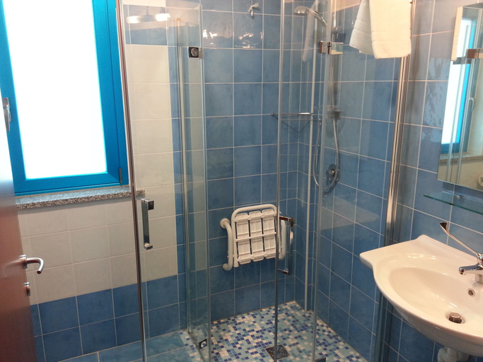 Bathroom 4, Serpa Hotel Anzio, Roma