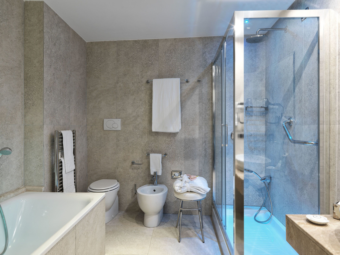 Bathroom 5, Hotel Barocco, Rome