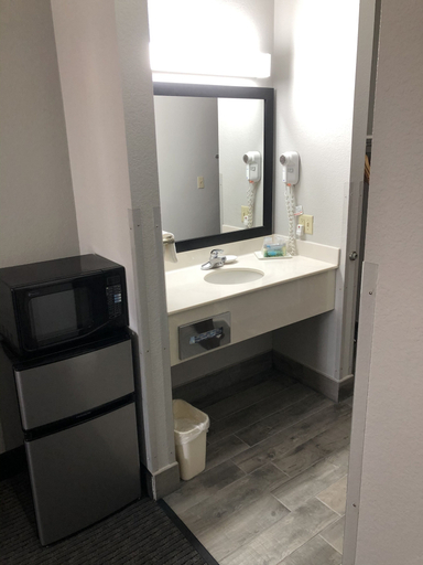 Bathroom 4, Lea County Inn, Lea