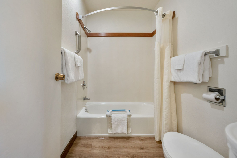 Bathroom 3, Harbor Lite Lodge, Mendocino