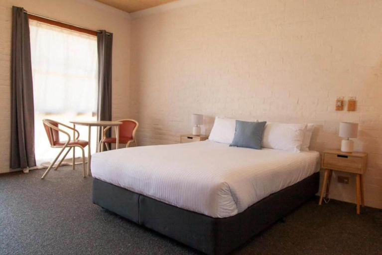 Bedroom 1, Bega Downs Motor Inn, Bega Valley