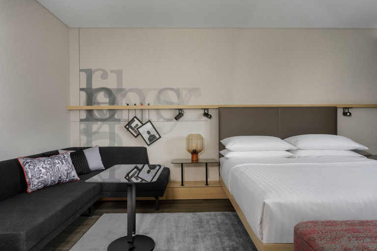 Bedroom 5, Frankfurt Airport Marriott Hotel, Frankfurt am Main