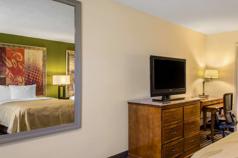 Bedroom 2, Quality Inn & Suites, Jones