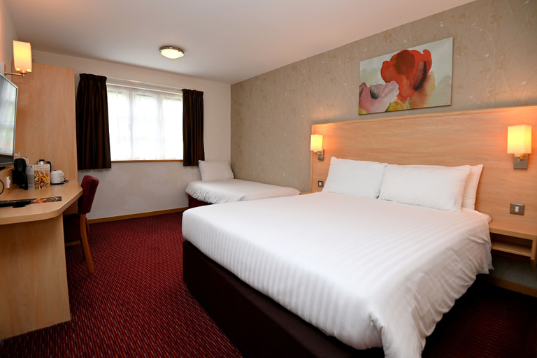 Bedroom 3, Meadow Farm, Redditch by Marstons Inns, Worcestershire