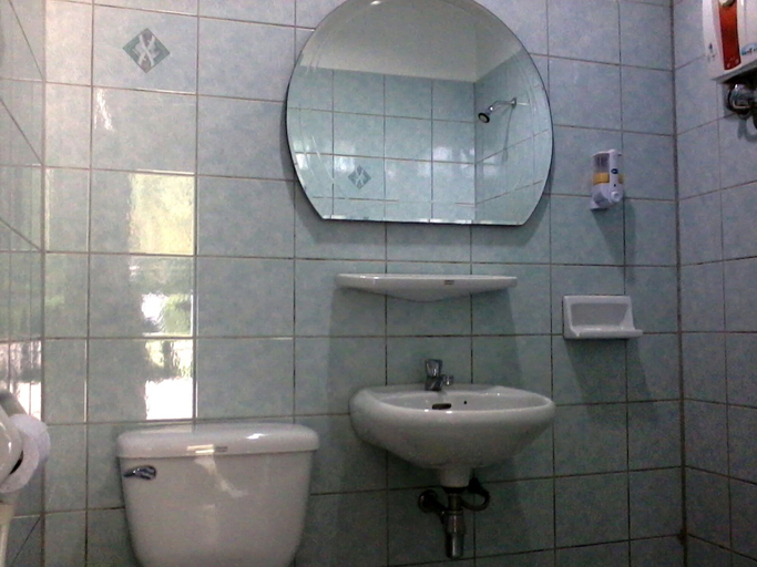 Bathroom 4, Banlang Hotel Resort & Swimmingpool, Tha Tum