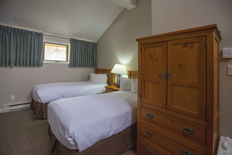 Bedroom 2, Panorama Vacation Retreat at Horsethief Lodge, East Kootenay