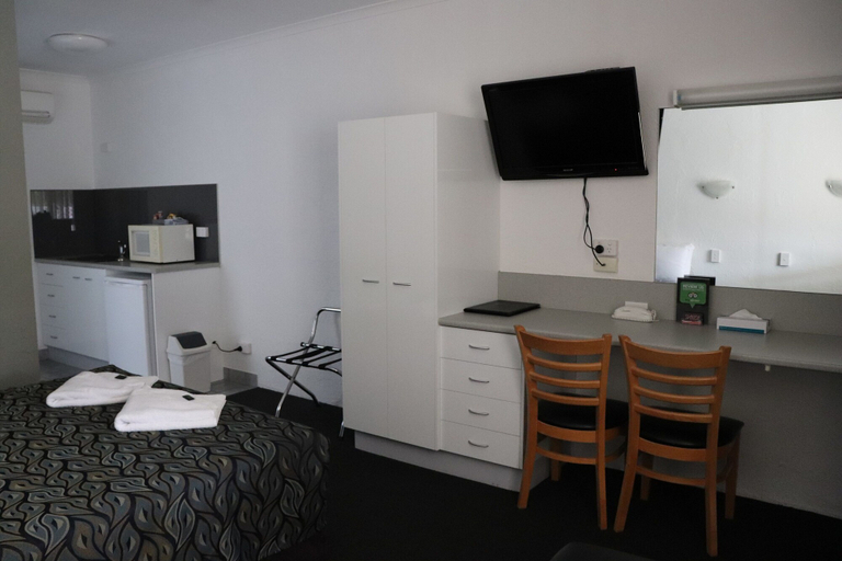 Bedroom 2, Bundaberg Spanish Motor Inn, Bundaberg
