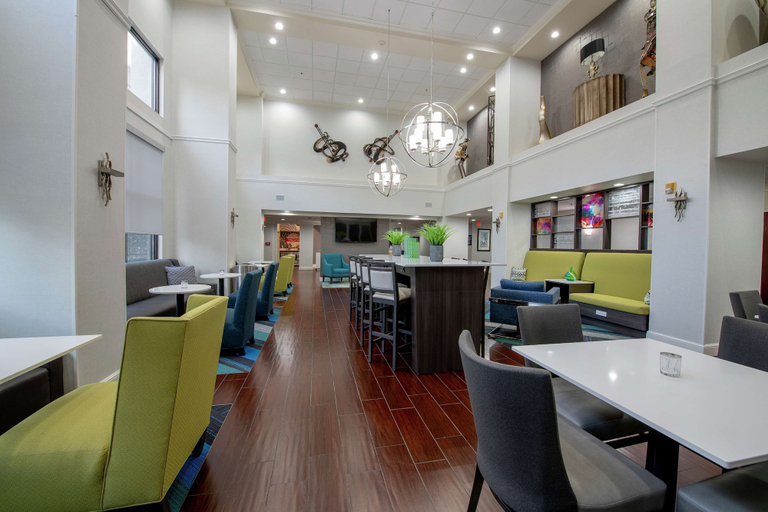 Food & Drinks 5, Hampton Inn & Suites Lafayette, Lafayette