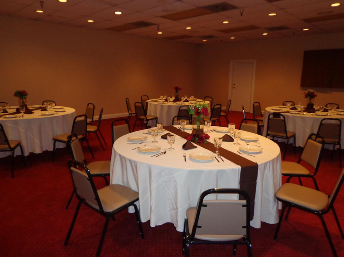 Food & Drinks 5, Euro Suites Hotel, Monongalia
