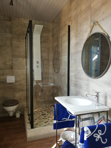 Bathroom 5, Parfumu Di Celu, Haute-Corse