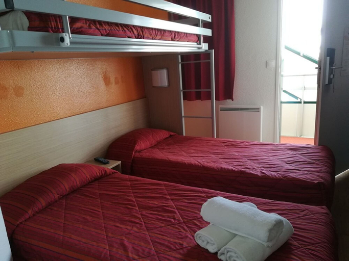 Bedroom 2, FASTHOTEL, Nord