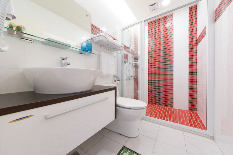 Bathroom 3, Zi Qing Cheng B&B, Hualien