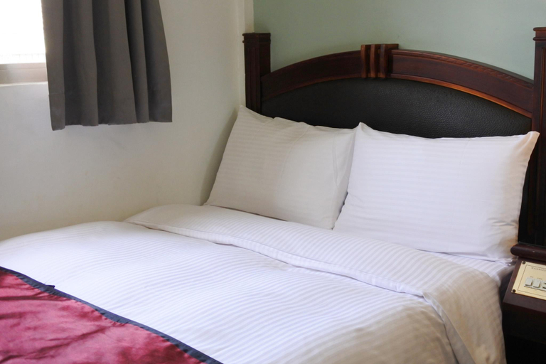 Bedroom 4, North Sea Hotel, Taichung