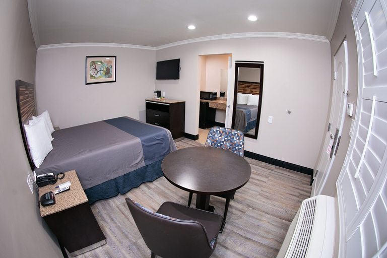 Bedroom 3, Diamond Bell Inn & Suites, Los Angeles
