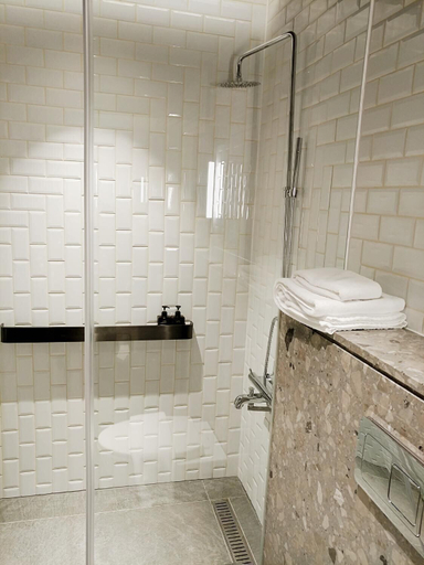 Bathroom 3, Plaza Premium Lounge Terminal 2 Zone A, Taoyuan