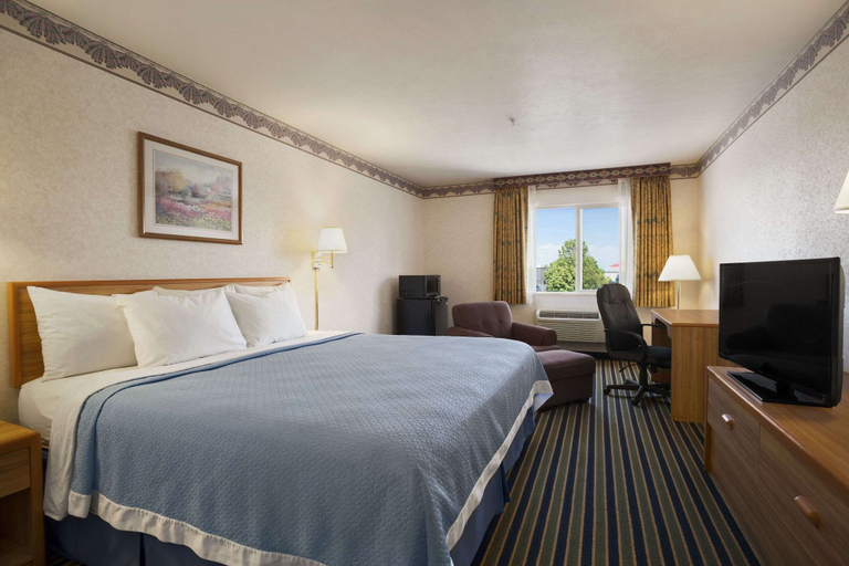 Bedroom 3, Days Inn by Wyndham Springville, Utah