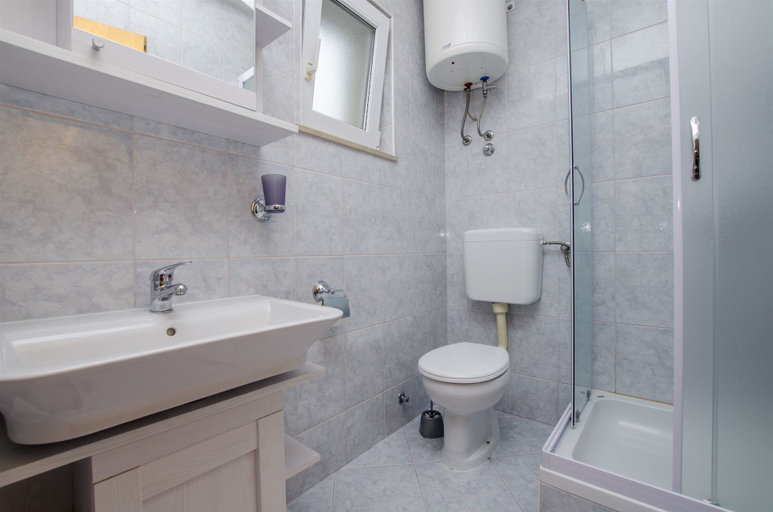 Bathroom 4, Apartments Karlo, Bol