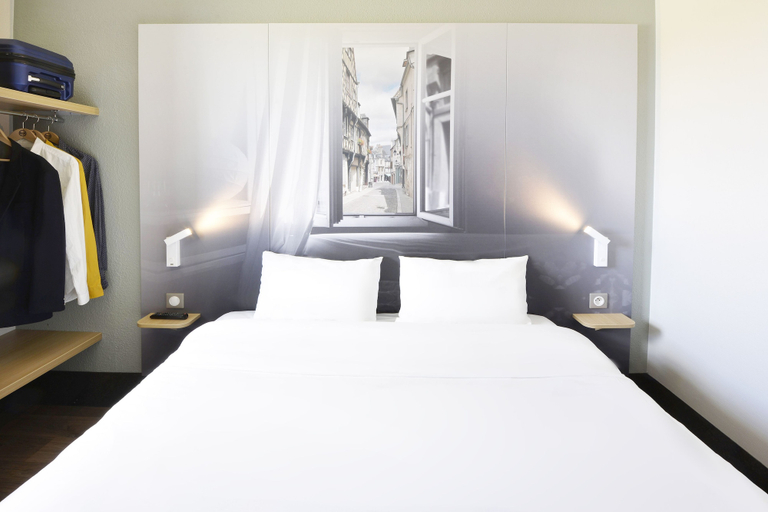 Bedroom 3, B&B HOTEL Bourges (2), Cher