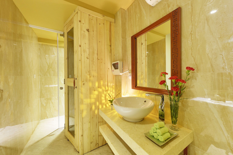 Bathroom 5, Royal Riverside Hoi An Hotel, Da Nang