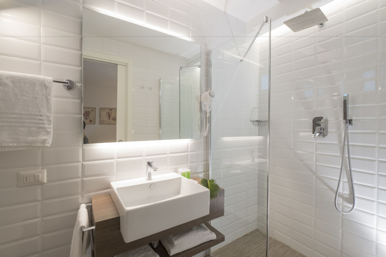 Bathroom 3, Hotel Mon Cheri, Rimini