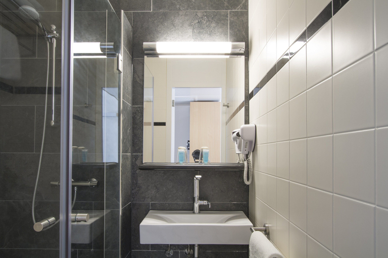 Bathroom 4, Bastion Hotel Leiden Oegstgeest, Oegstgeest