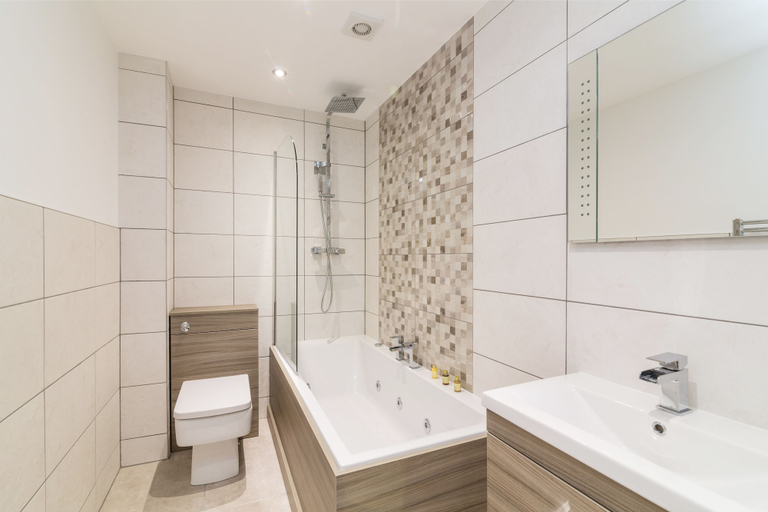 Bathroom, Hounds Gate Court, Nottingham
