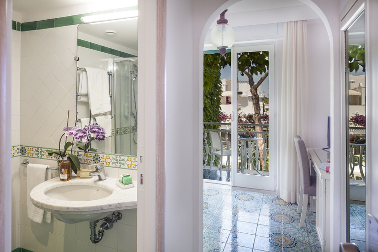 Bathroom 5, Hotel Continental Ischia, Napoli