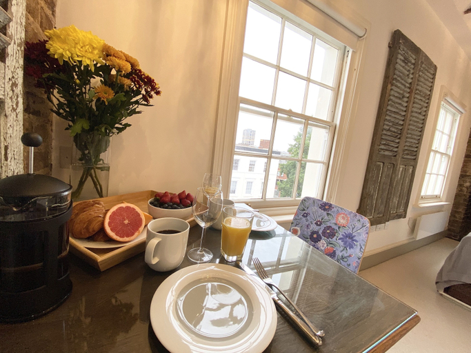 Food & Drinks 5, Stylish Apartments in Pimlico, London