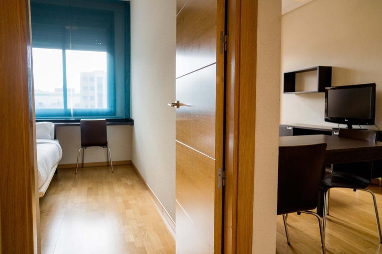Bedroom 3, Compostela Suites Apartments, Madrid