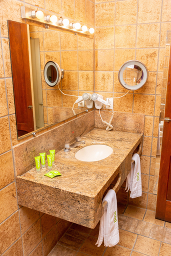 Bathroom 4, VOA Hotel União, Caxambu