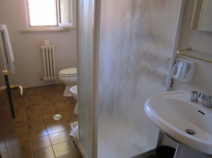 Bathroom 4, Tourist Hotel, Potenza