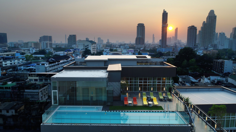 Exterior & Views 22