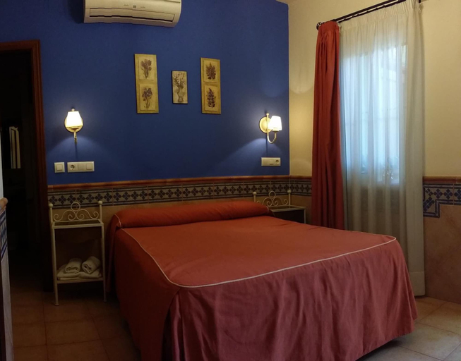 Bedroom 3, Pensión Doña Trinidad, Sevilla