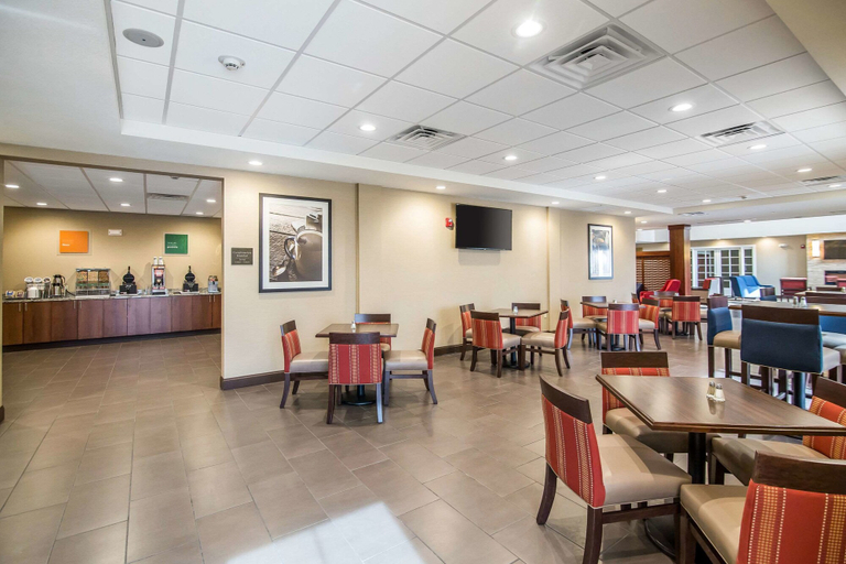 Food & Drinks 5, Comfort Suites Dodge City, Ford