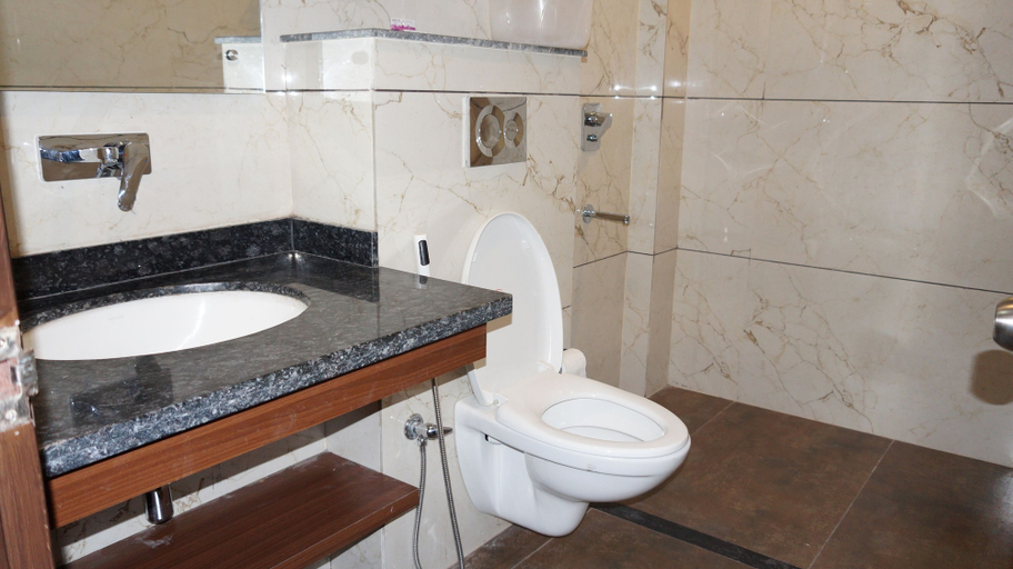 Bathroom 4, Hotel Aakash Residency, Dehradun