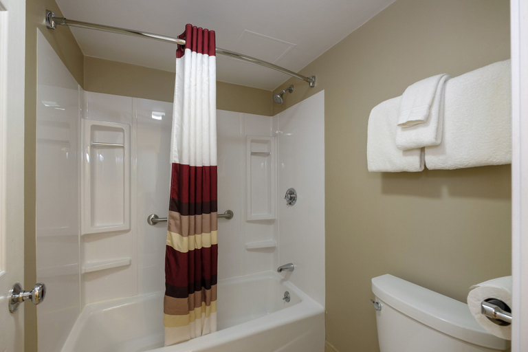 Bathroom 4, Red Roof Inn & Suites Herkimer, Herkimer