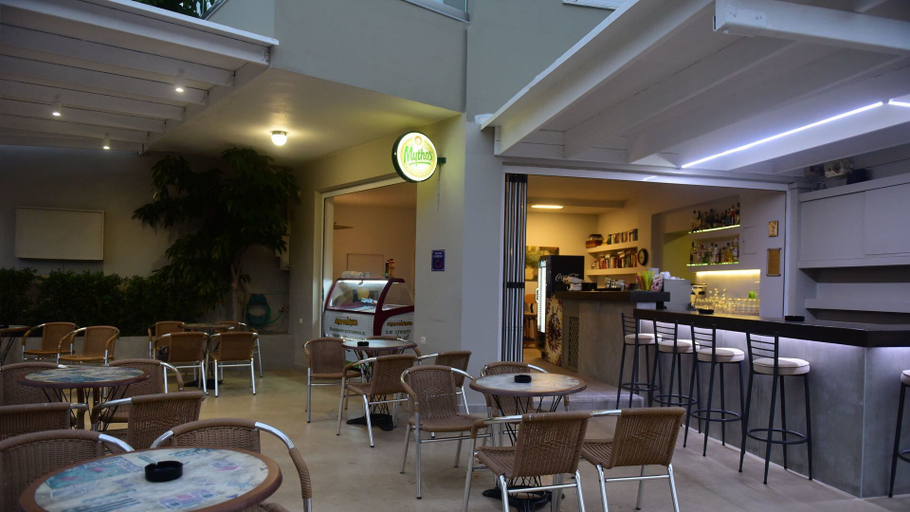 Food & Drinks 5, Blue Horizon Apartments, Crete