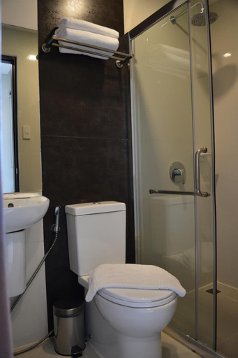 Bathroom 5, Mango Suites - Santiago, Santiago City