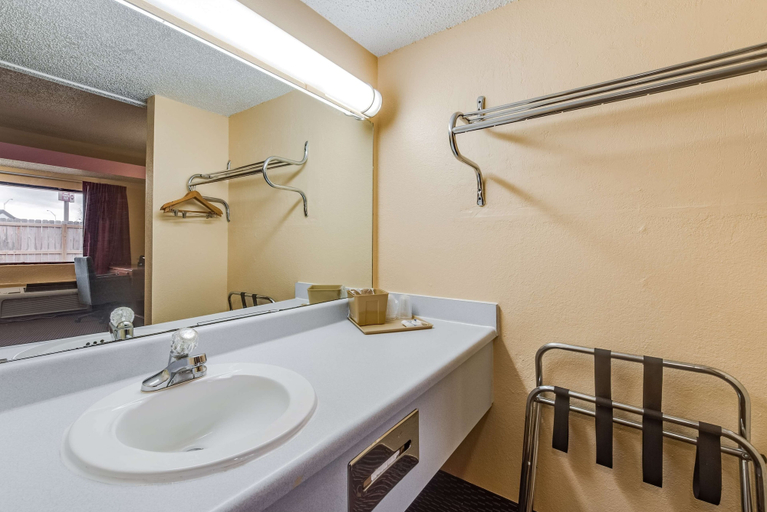 Bathroom 3, Travelers Inn Midwest City, Oklahoma