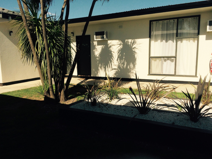 Exterior & Views 2, Town House Motor Inn, Young