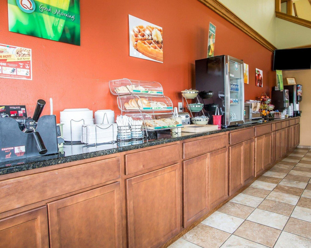 Food & Drinks 5, Quality Inn Morton at I-74, Tazewell