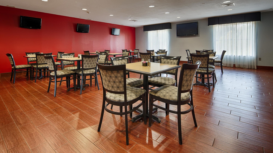 Food & Drinks 5, Best Western Plus Goodman Inn & Suites, Desoto