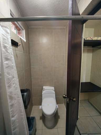 Bathroom 4, Hotel 1988 Guanajuato, Guanajuato