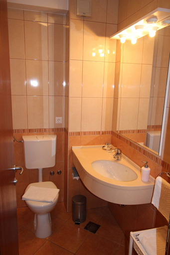 Bathroom 3, Apartments Ivana, Baška Voda