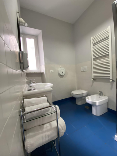 Bathroom 4, The Place in Rome, Rome