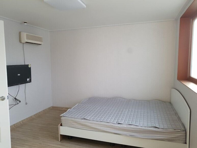 Bedroom 3, B House, Ongjin