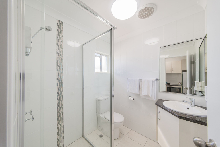 Bathroom 3, Metro Motel Rockhampton, Rockhampton