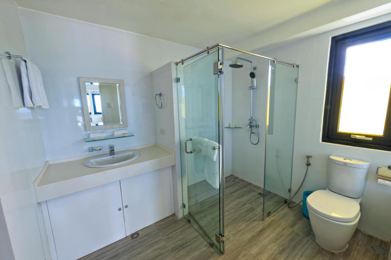 Bathroom 5, Lime Hotel Boracay, Malay