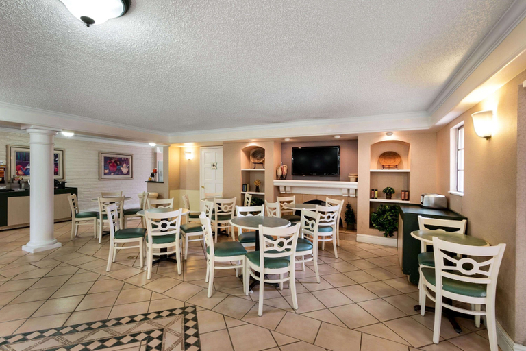 Food & Drinks 5, La Quinta Inn by Wyndham Albuquerque Northeast, Bernalillo