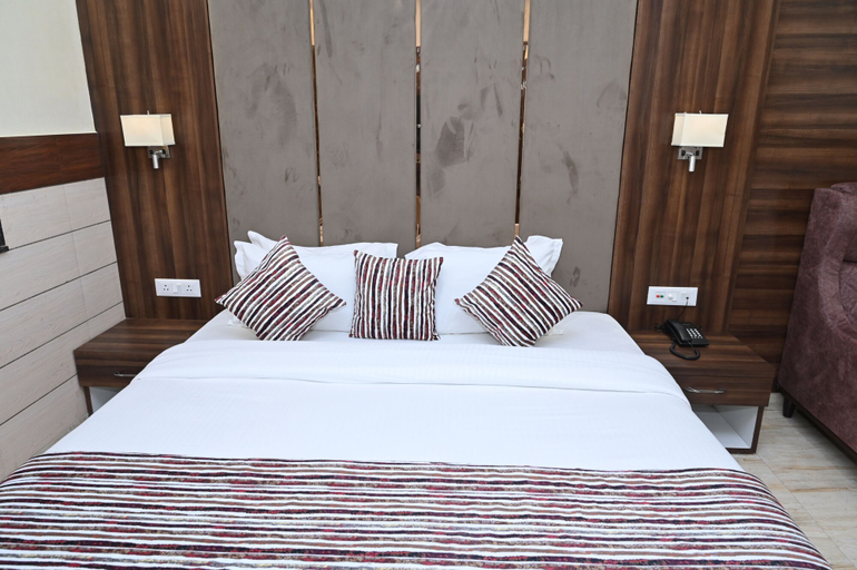 Bedroom 3, Hotel Vasdaa Grand, Dehradun